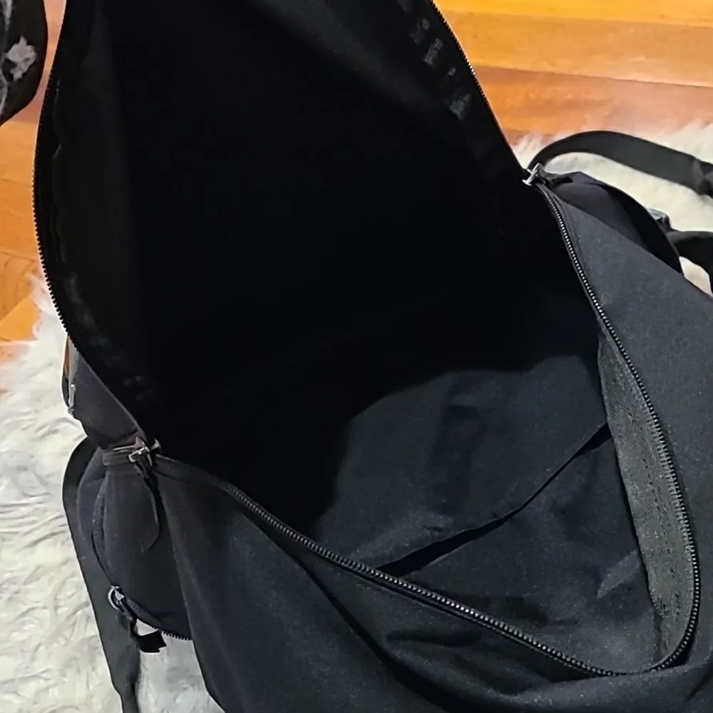 Nike heritage 2.0 black and red‎ logo back pack